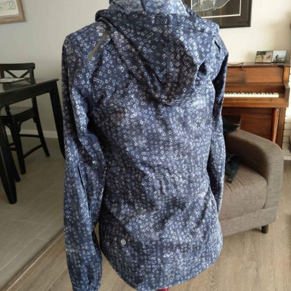 Lululemon Spring Forward jacket size 6 - Picture 3 of 3